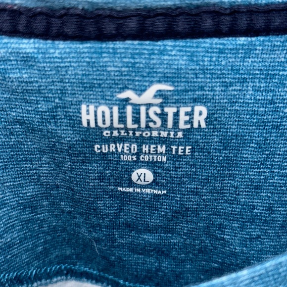 Hollister scoop t-shirt in XL, worn maybe 1-3 times. Like-new condition - Picture 3 of 3